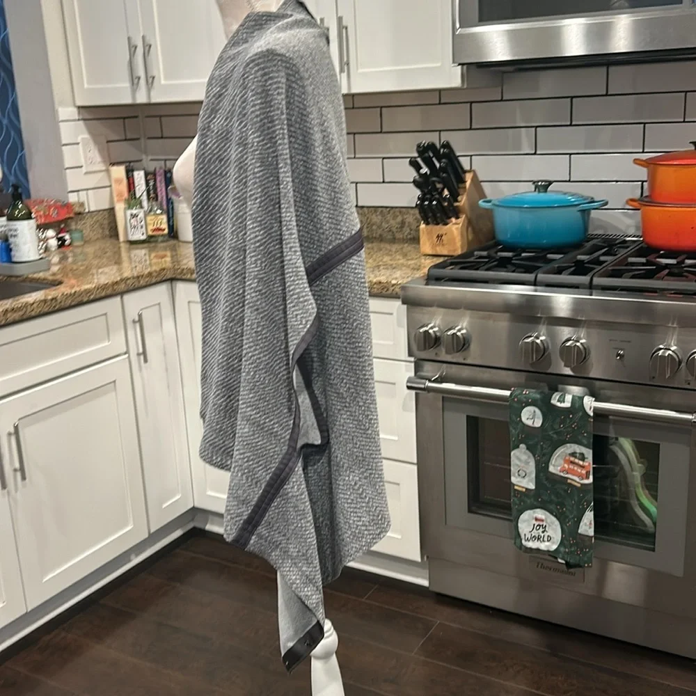LULULEMON VINYASA Printed Hazy Heather Wrap Scarf Gray Chevron Herringbone